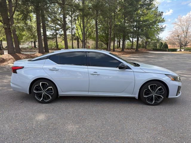 Used 2023 Nissan Altima 2.5 SR w/ SR Premium Package FWD image 6