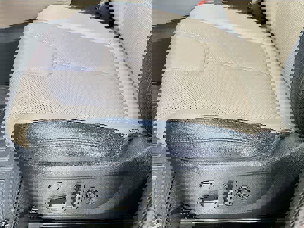 Used 2020 Hyundai Santa Fe Limited image 32