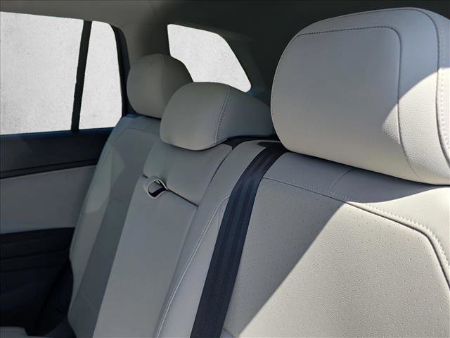 Used 2021 Volkswagen Tiguan SE image 18