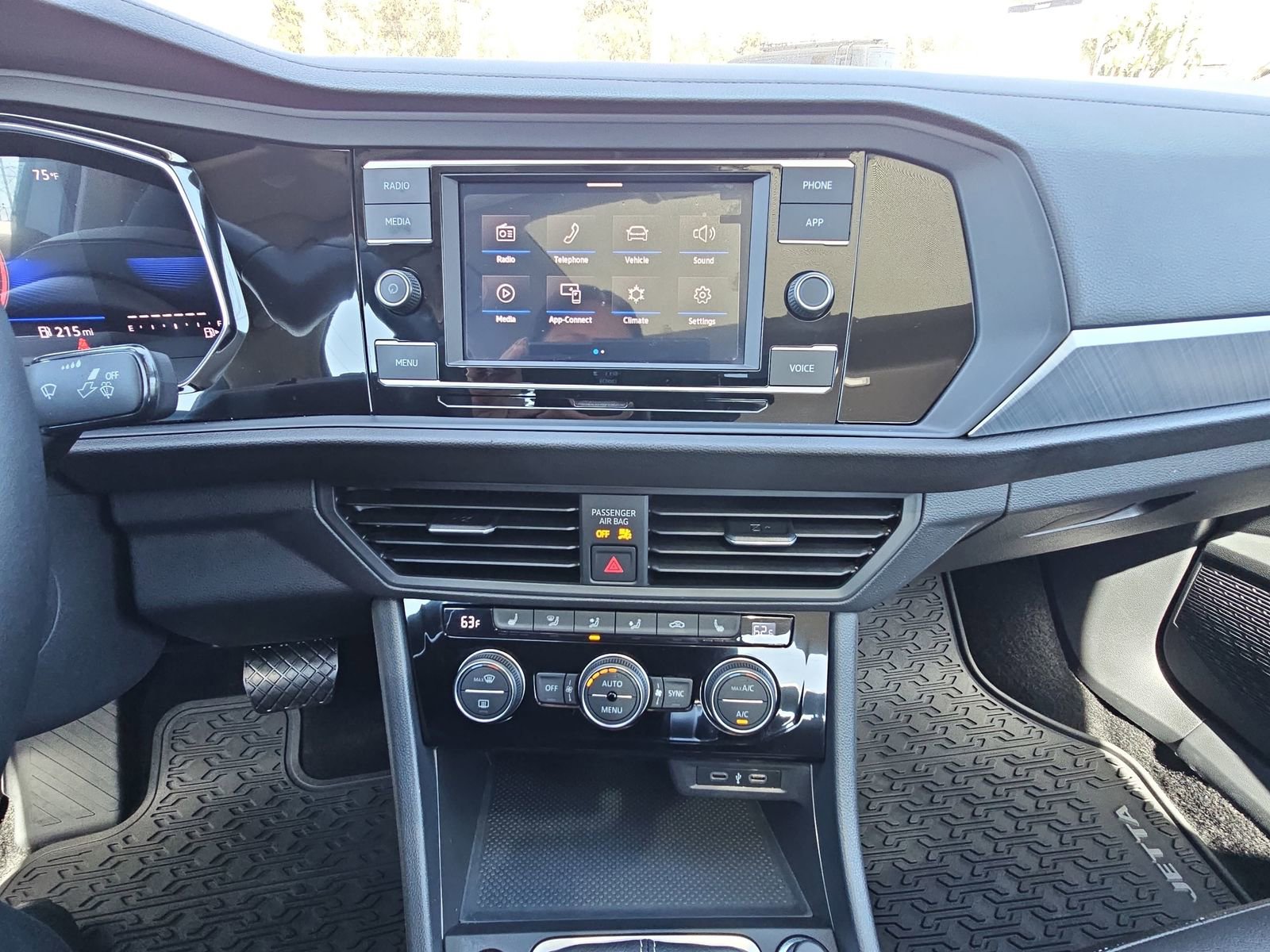 Certified 2023 Volkswagen Jetta SE w/ Panoramic Sunroof Package FWD image 19