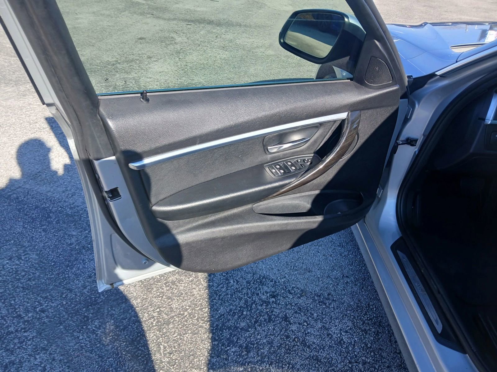 Used 2017 BMW 330i Sedan w/ Driver Assistance Package image 11