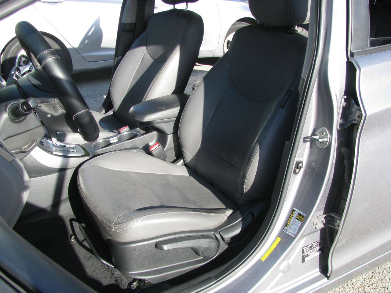 Used 2012 Hyundai Elantra Limited w/ Technology Pkg 5 FWD image 9