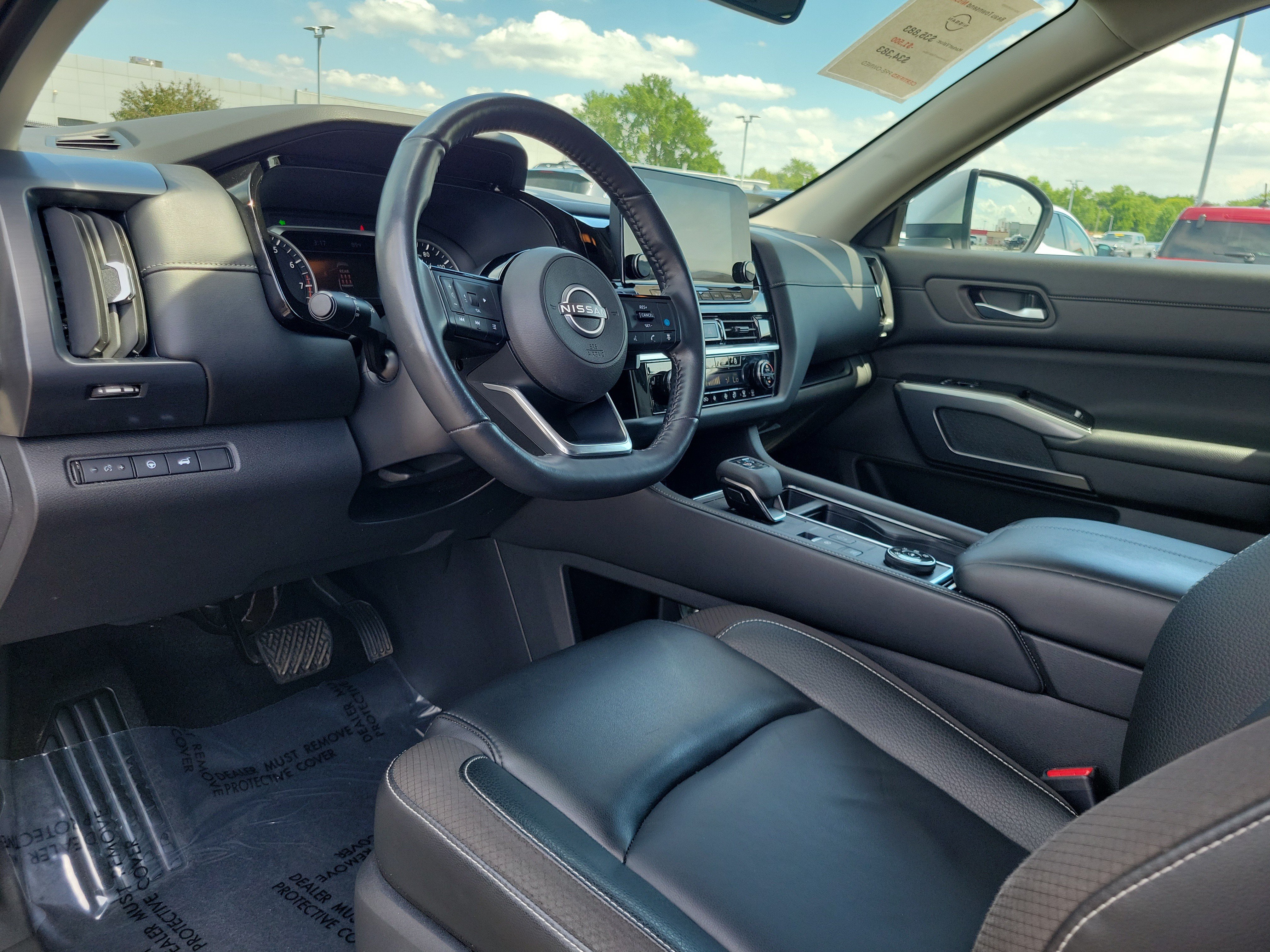 Certified 2024 Nissan Pathfinder SL w/ Black Appearance Package AWD/4WD image 19