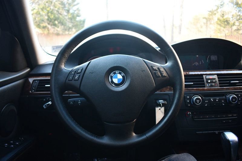 Used 2011 BMW 335i xDrive Sedan image 22