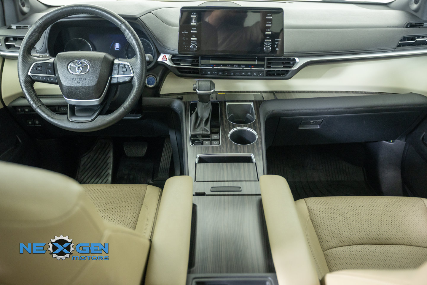 Used 2024 Toyota Sienna Limited AWD/4WD image 31
