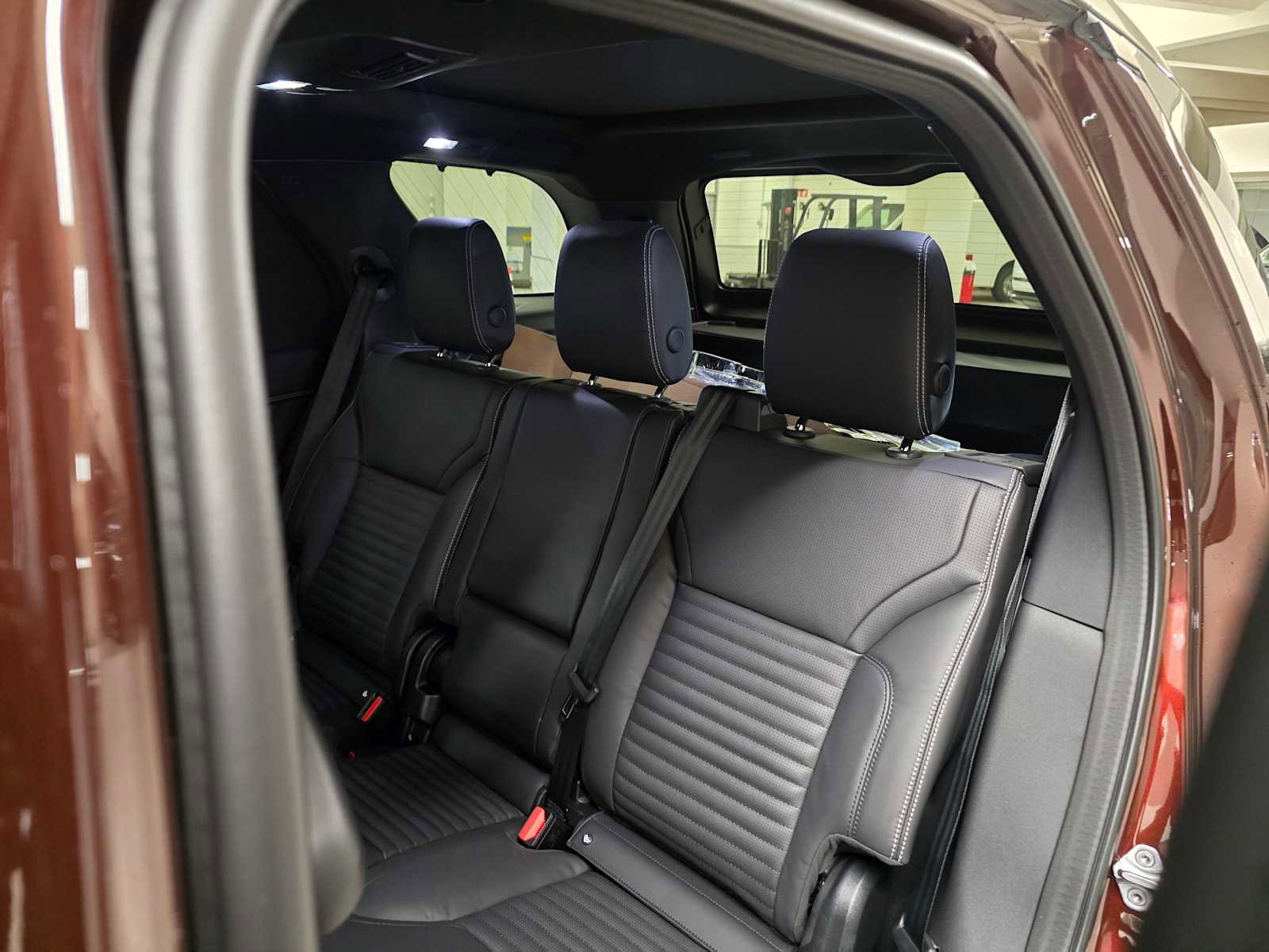 New 2026 Land Rover Discovery Limited Edition AWD/4WD image 18