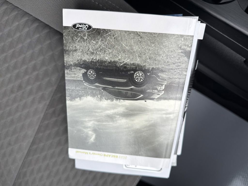 Certified 2022 Ford Escape SE w/ SE Sport Appearance Package image 25