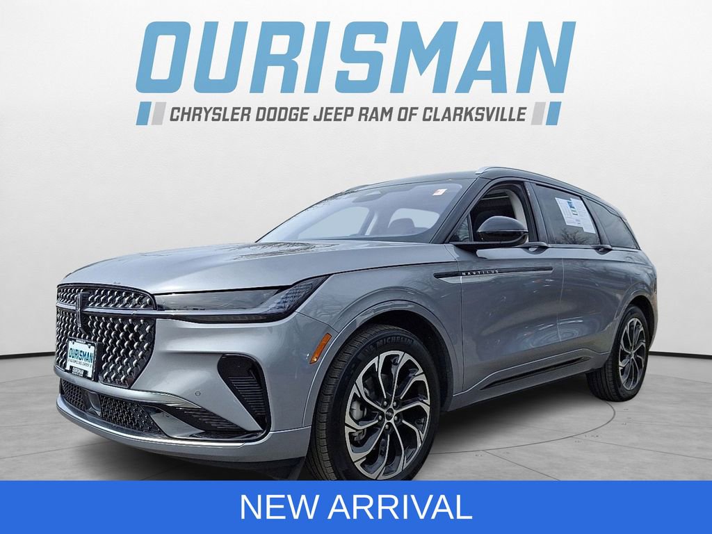 Used 2025 Lincoln Nautilus Reserve image 3