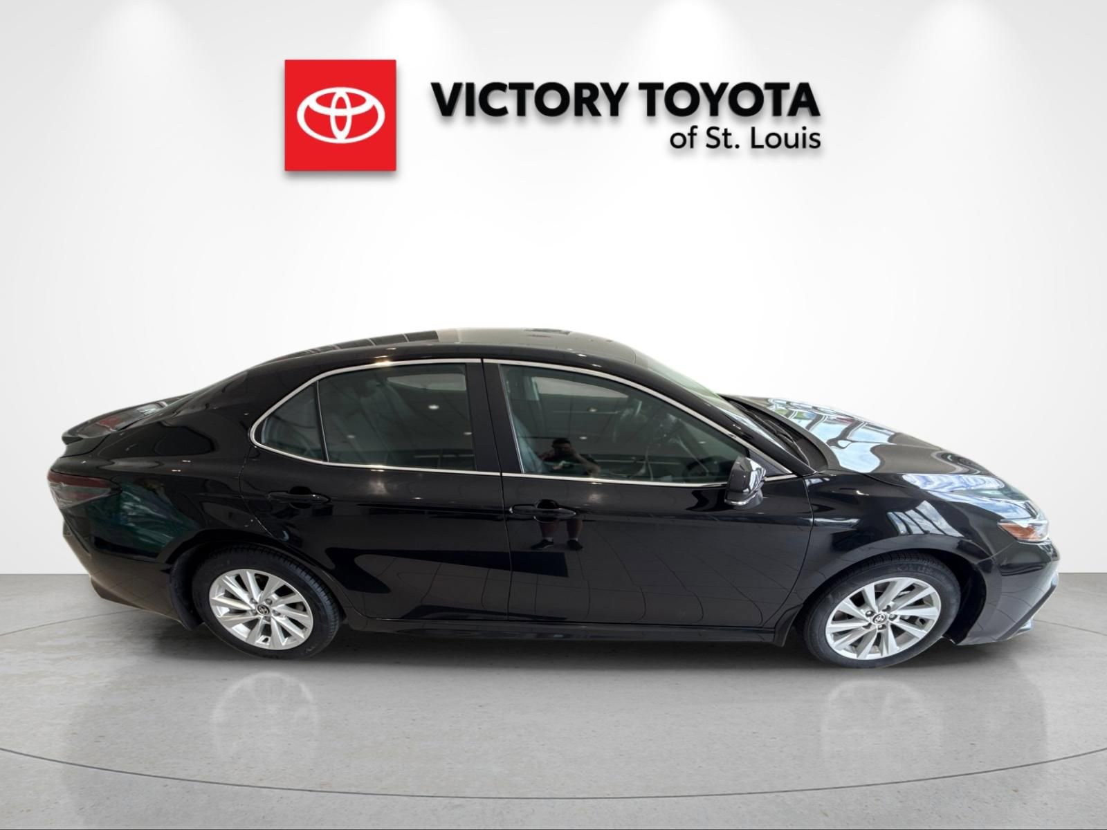 Used 2024 Toyota Camry SE FWD image 2
