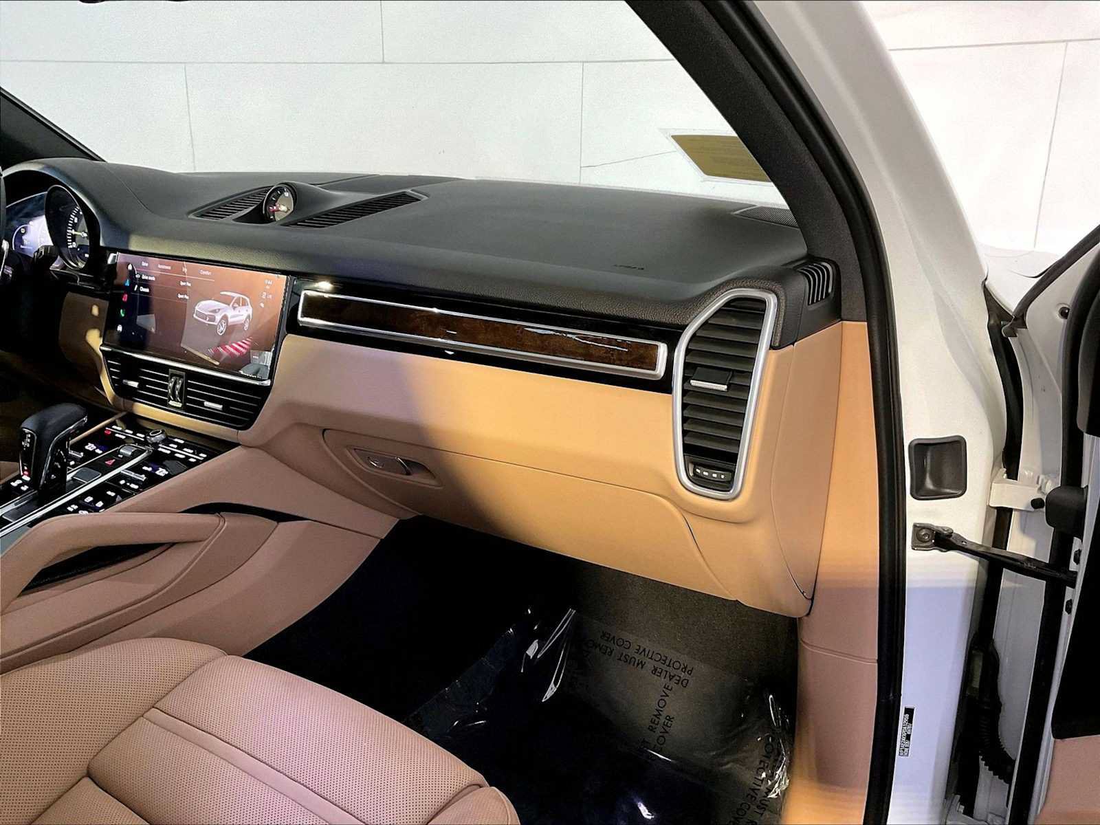 Certified 2023 Porsche Cayenne Platinum Edition AWD/4WD image 22