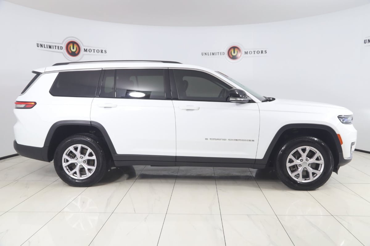 Used 2022 Jeep Grand Cherokee L Limited AWD/4WD image 2
