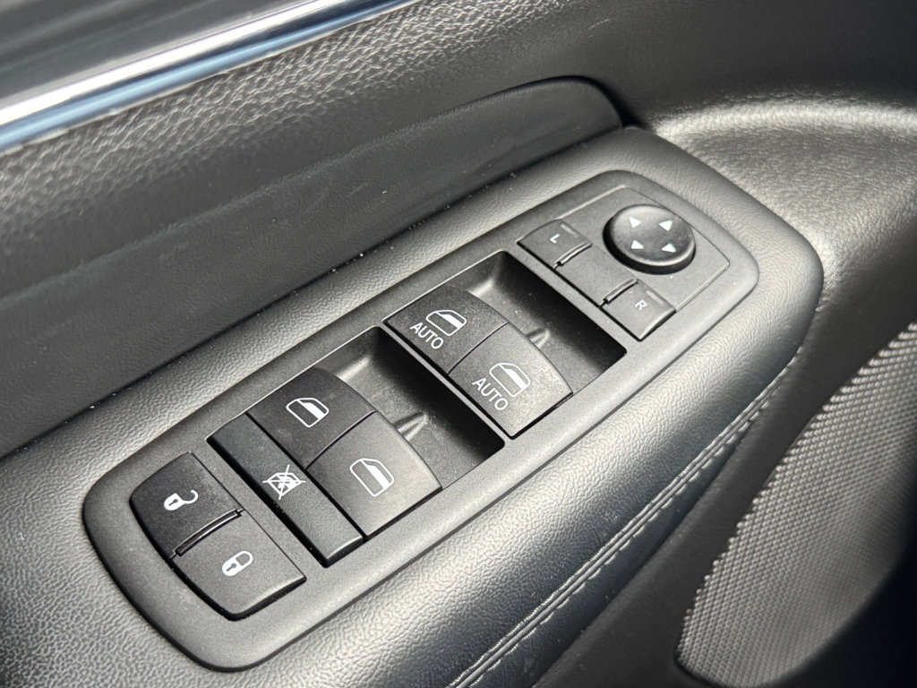 Used 2020 Jeep Grand Cherokee Limited w/ Luxury Group II image 17