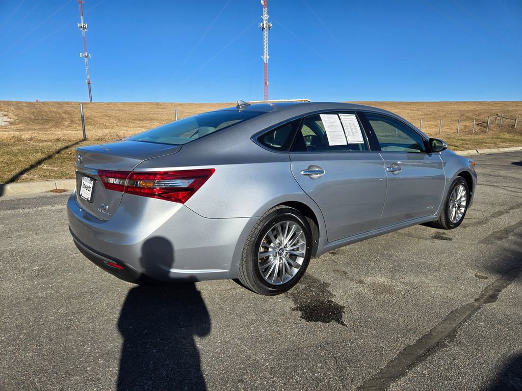 Used 2016 Toyota Avalon Limited image 3