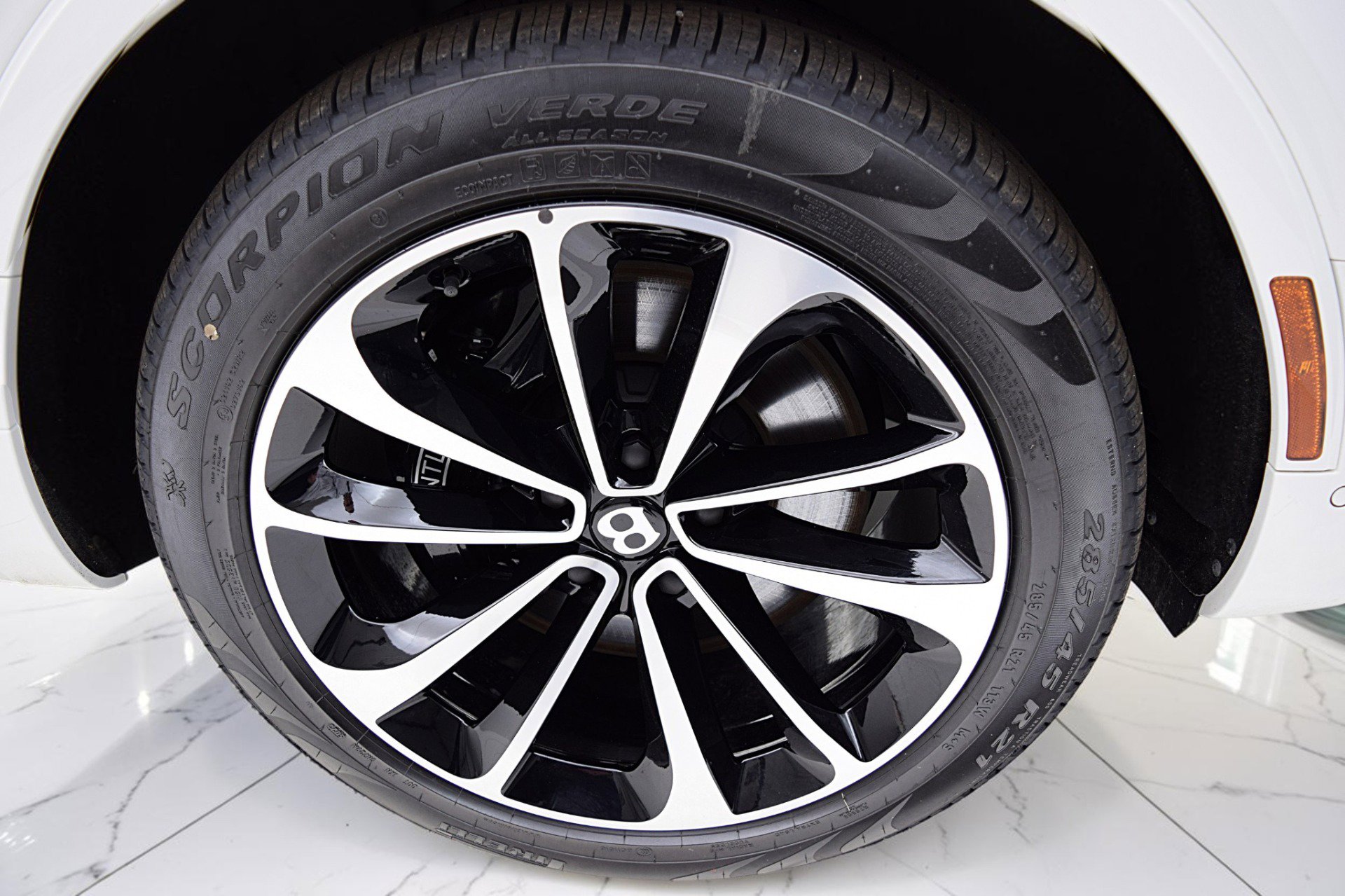 Used 2024 Bentley Bentayga AWD/4WD image 41