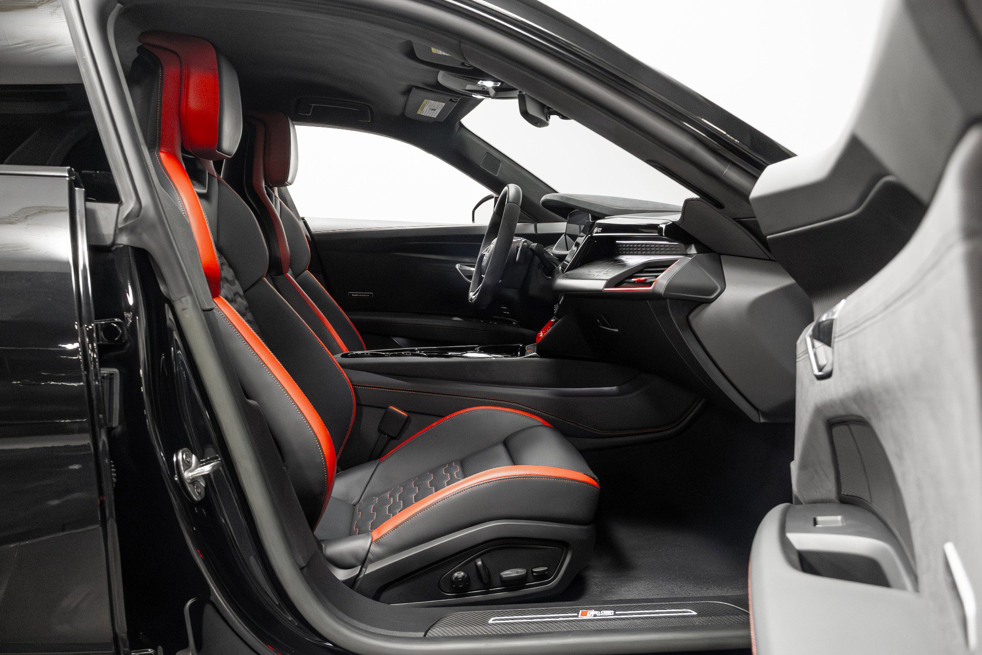 Used 2023 Audi RS e-tron GT image 24