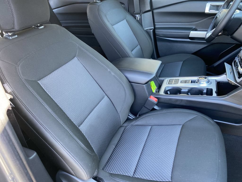Used 2024 Ford Explorer XLT RWD image 40