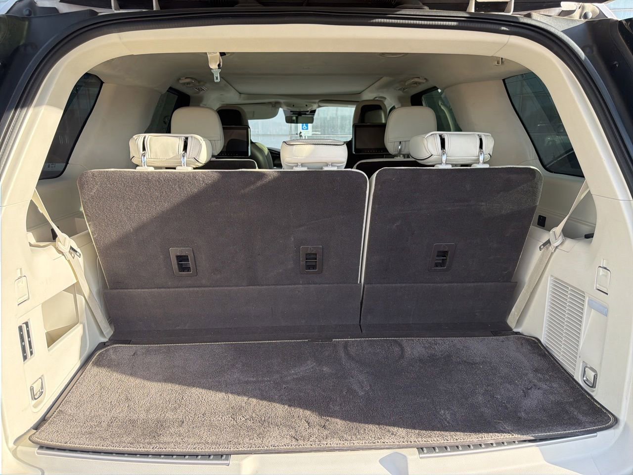 Used 2019 Lincoln Navigator Black Label w/ Cargo Package AWD/4WD image 9