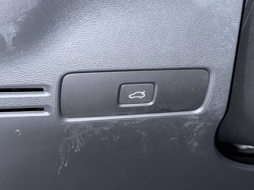 Used 2023 Volvo XC40 Recharge Ultimate AWD/4WD image 27