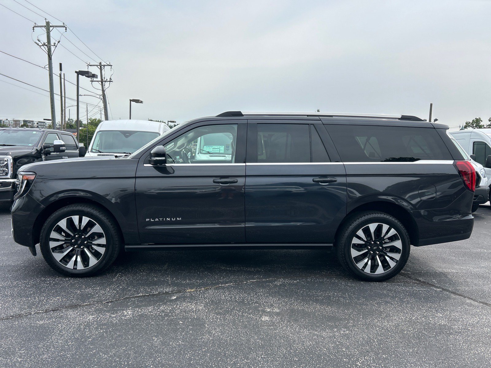 Certified 2025 Ford Expedition Max Platinum w/ Driver's Package AWD/4WD image 4