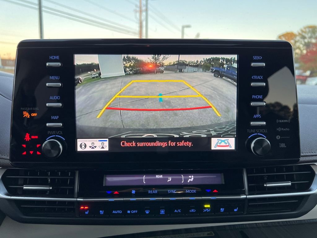Used 2022 Toyota Sienna Platinum AWD/4WD image 23