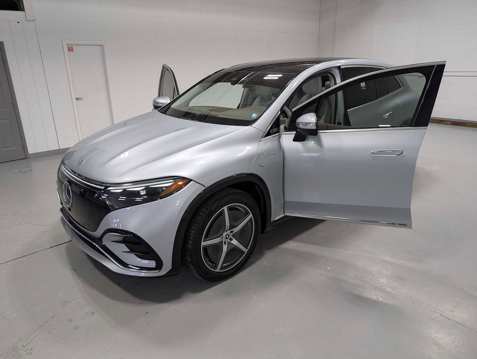 Certified 2023 Mercedes-Benz EQS 580 4MATIC SUV image 14