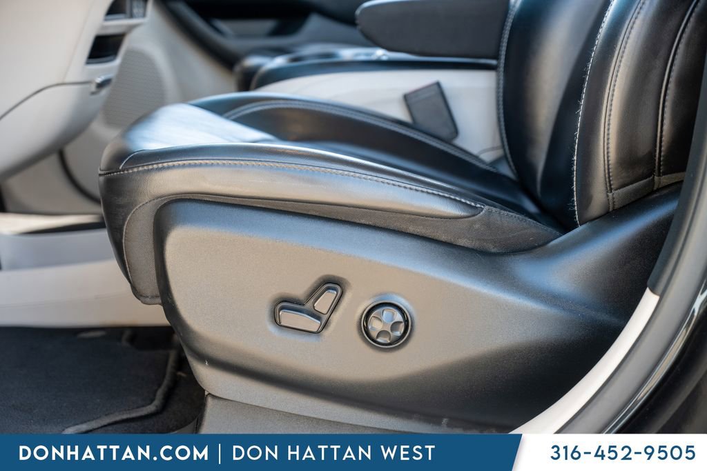 Used 2023 Chrysler Pacifica Touring-L image 20