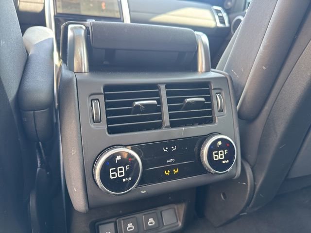 Used 2023 Land Rover Discovery S image 30