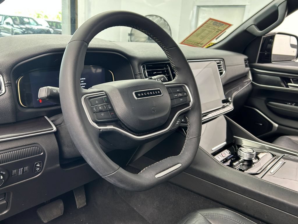 Used 2023 Jeep Wagoneer 4WD image 16