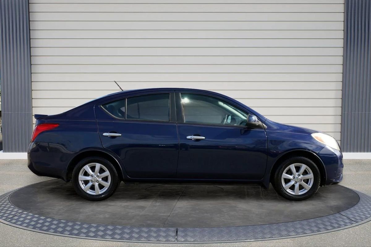 Used 2013 Nissan Versa SL w/ SL Tech Pkg image 8