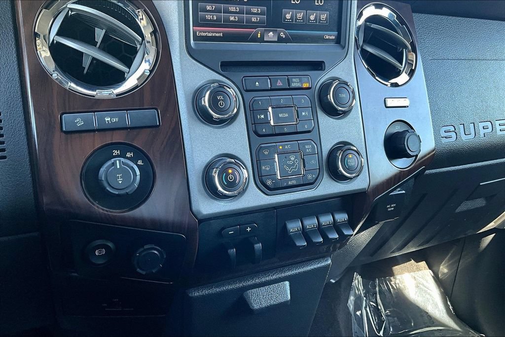 Used 2015 Ford F250 Lariat w/ Lariat Interior Package AWD/4WD image 13