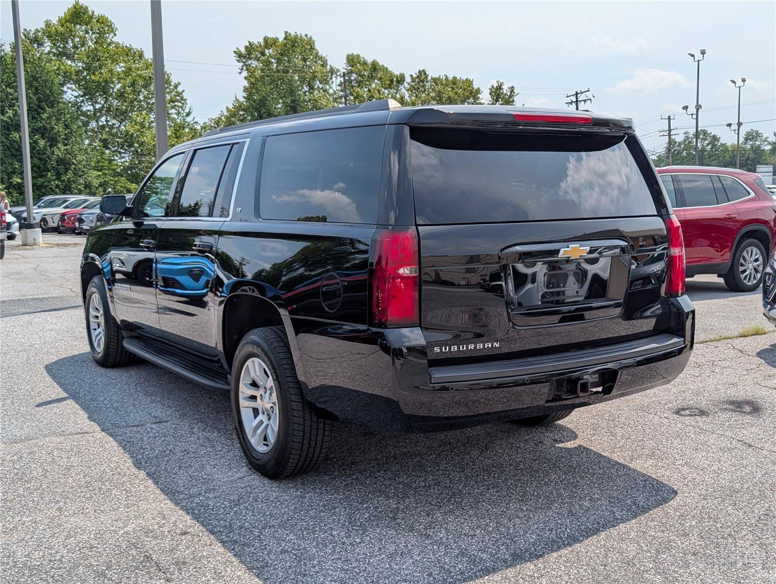 Used 2018 Chevrolet Suburban LT AWD/4WD image 3