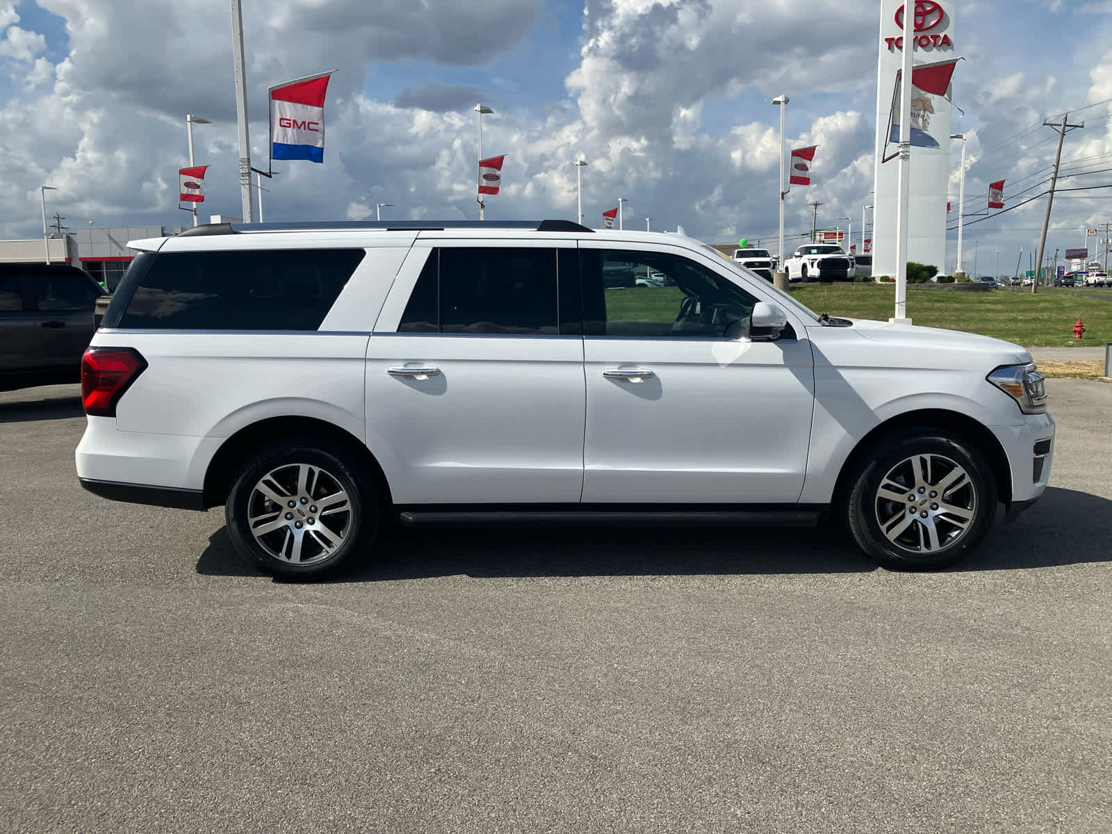 Used 2024 Ford Expedition Max Limited image 8