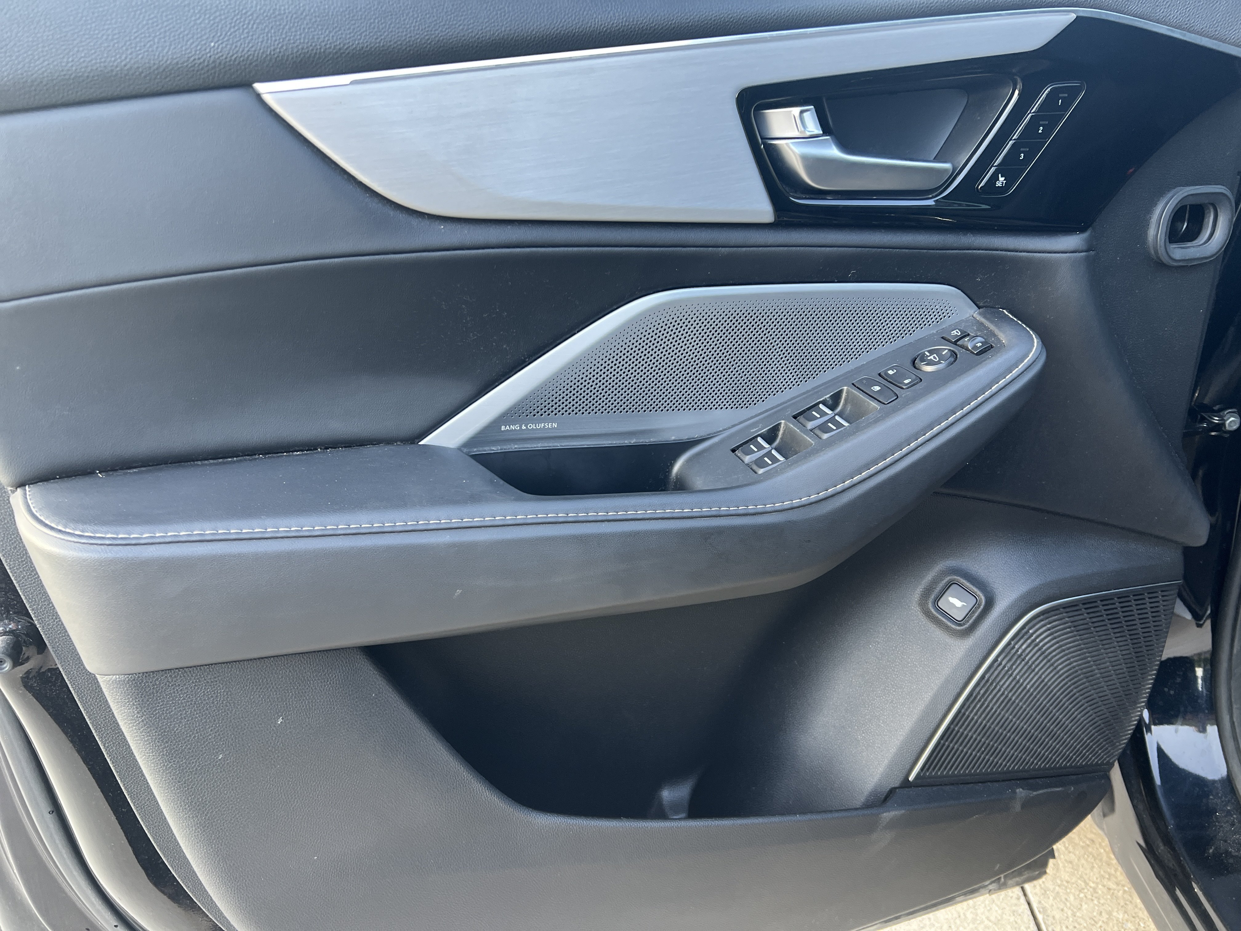 Used 2025 Acura MDX w/ Technology Package FWD image 12