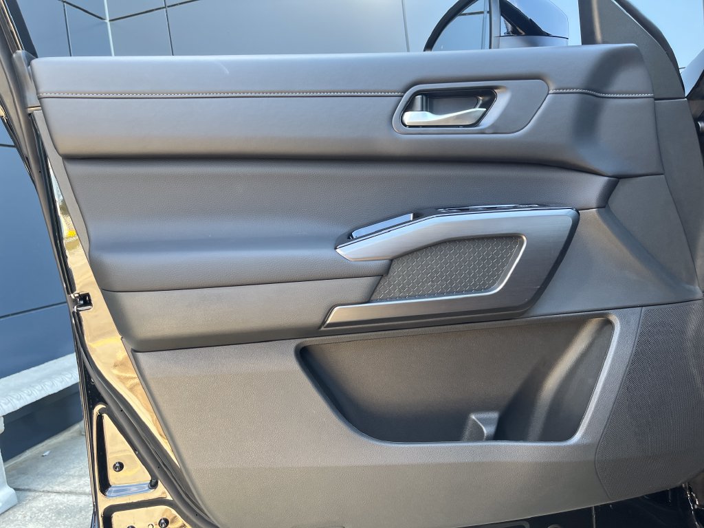 New 2026 Nissan Pathfinder SL FWD image 10