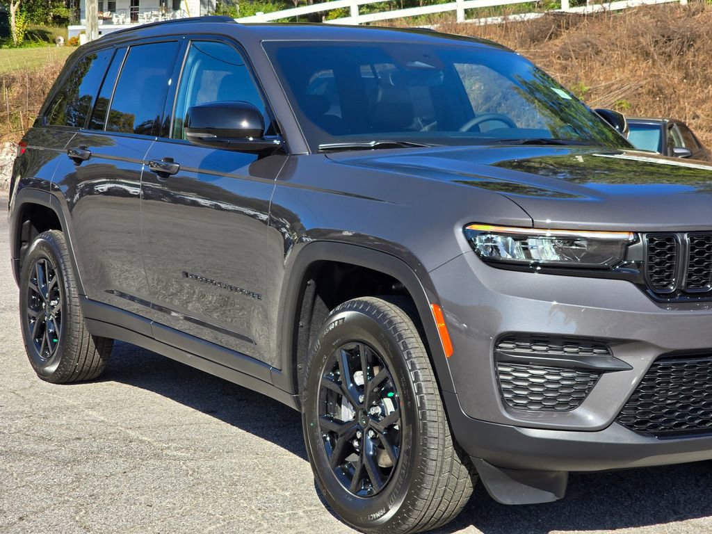 New 2025 Jeep Grand Cherokee Altitude image 39
