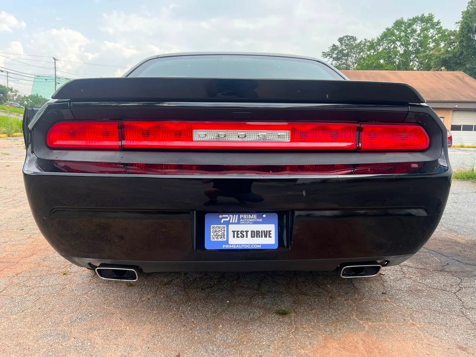 Used 2014 Dodge Challenger SXT RWD image 2
