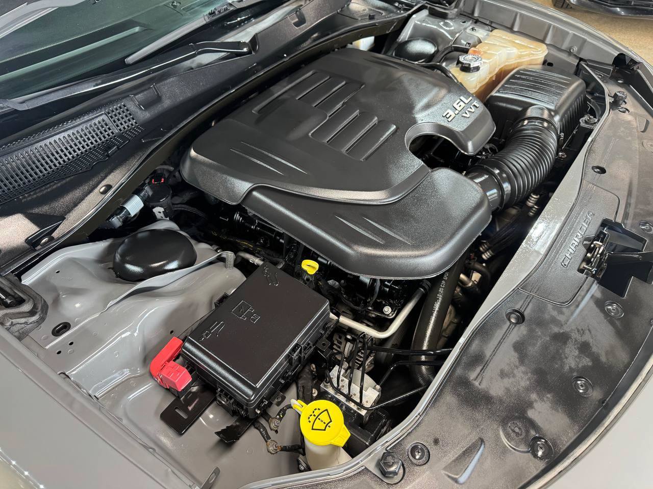 Used 2018 Dodge Charger SXT RWD image 35