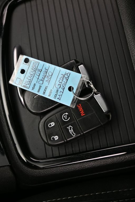 Used 2018 Chrysler 300 S w/ 300S Premium Group RWD image 31
