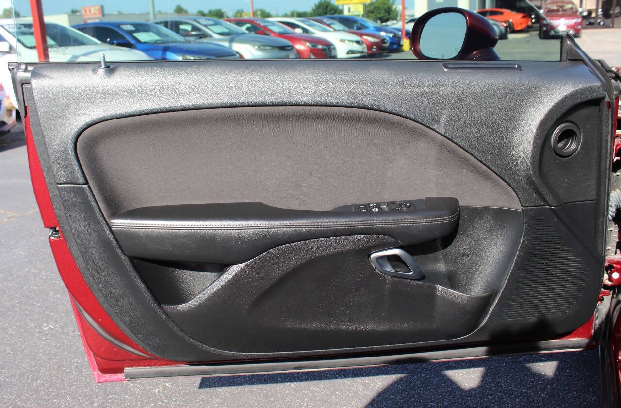 Used 2019 Dodge Challenger SXT w/ Blacktop Package RWD image 10