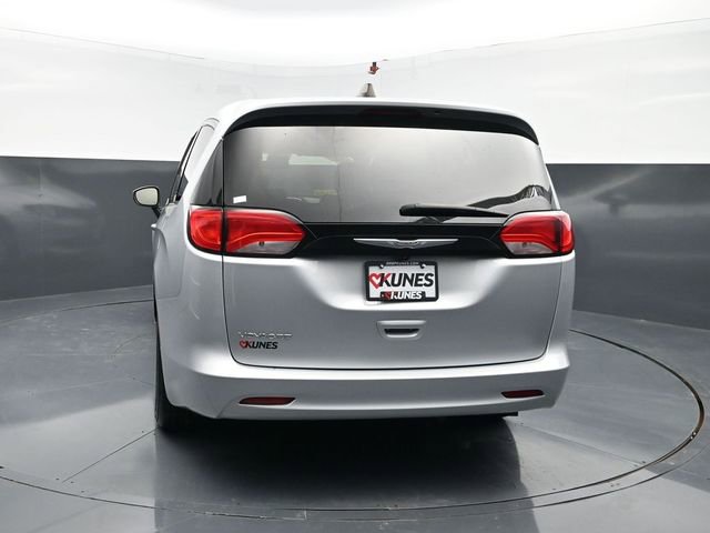 Used 2023 Chrysler Voyager LX FWD video 2