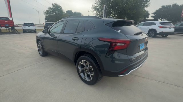 Used 2025 Chevrolet Trax LT FWD image 6