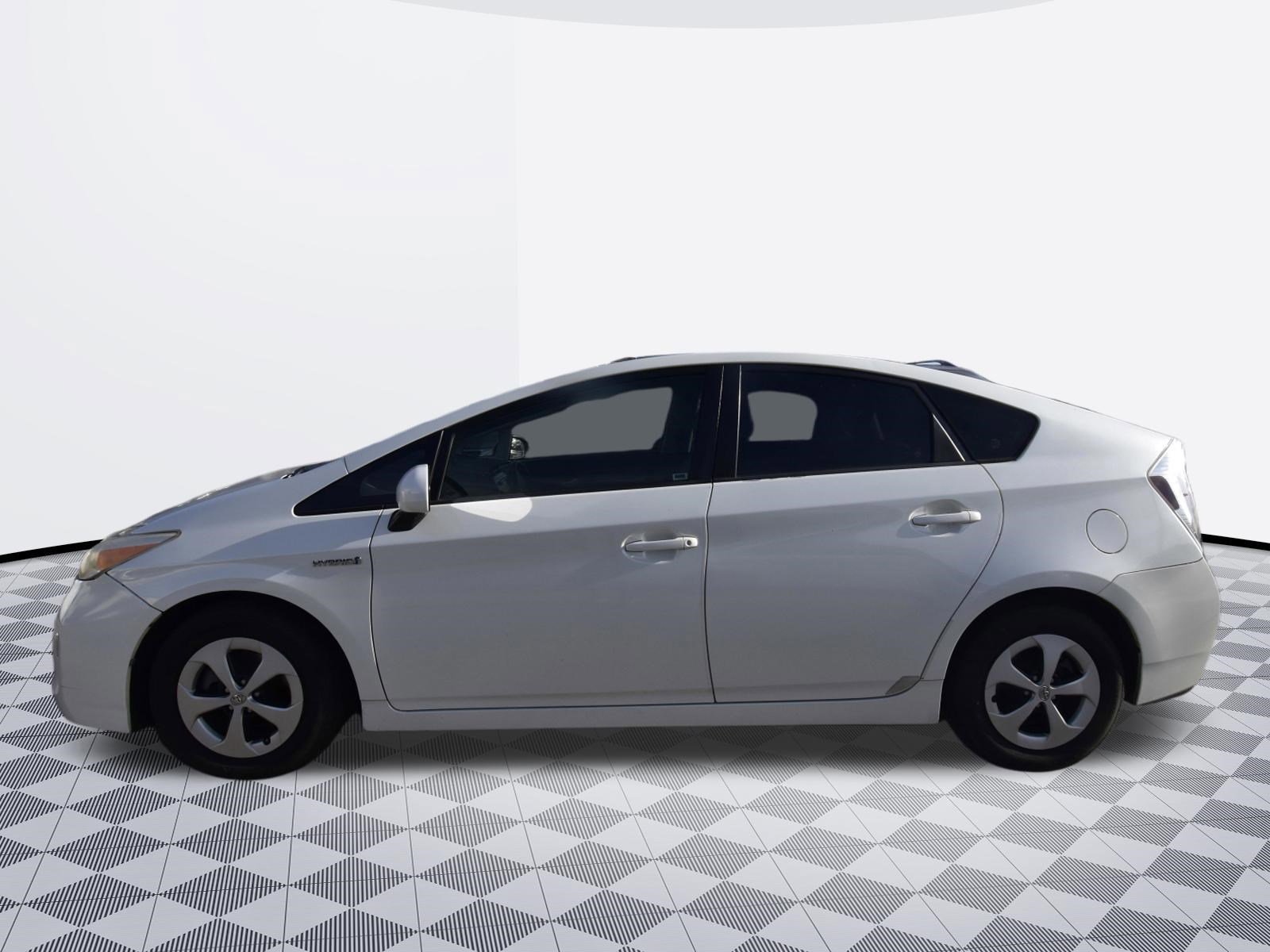 Used 2013 Toyota Prius Four FWD image 2