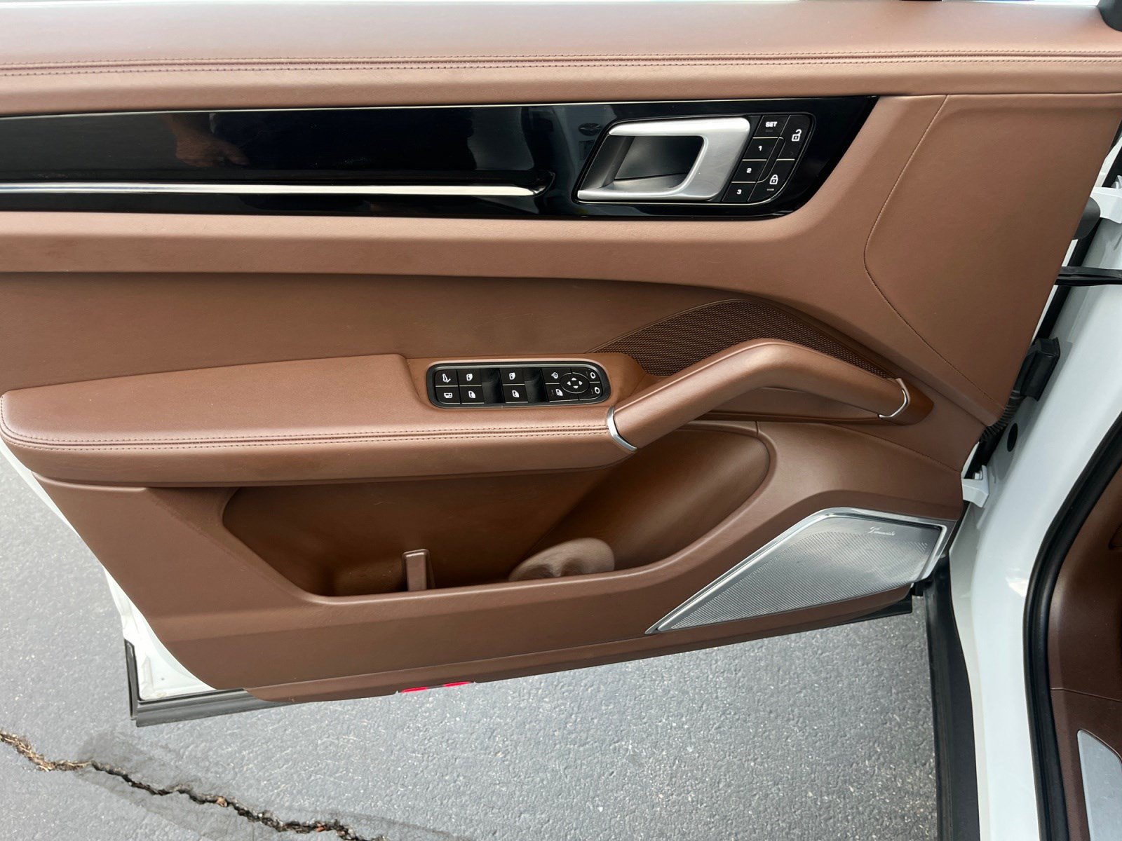 Used 2022 Porsche Cayenne E-Hybrid AWD/4WD image 9
