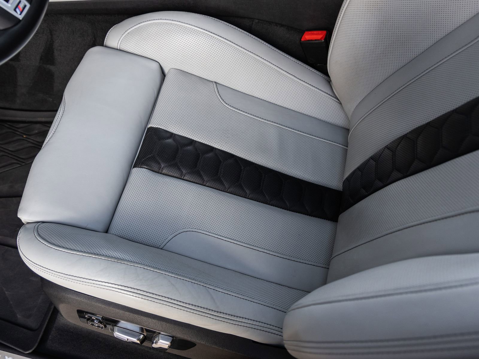 Used 2022 BMW X5 M w/ Executive Package image 24