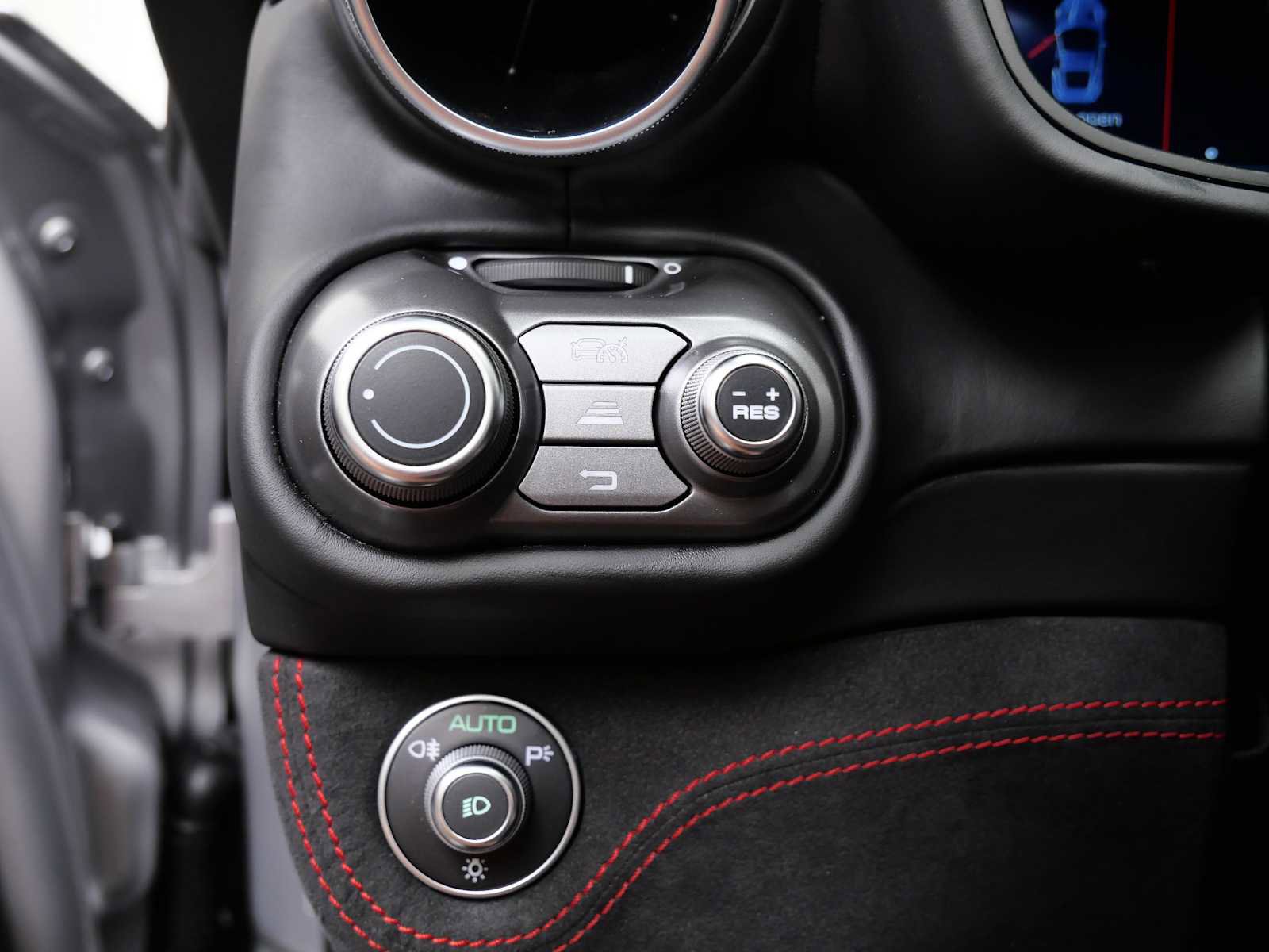 Certified 2022 Ferrari Portofino M image 32