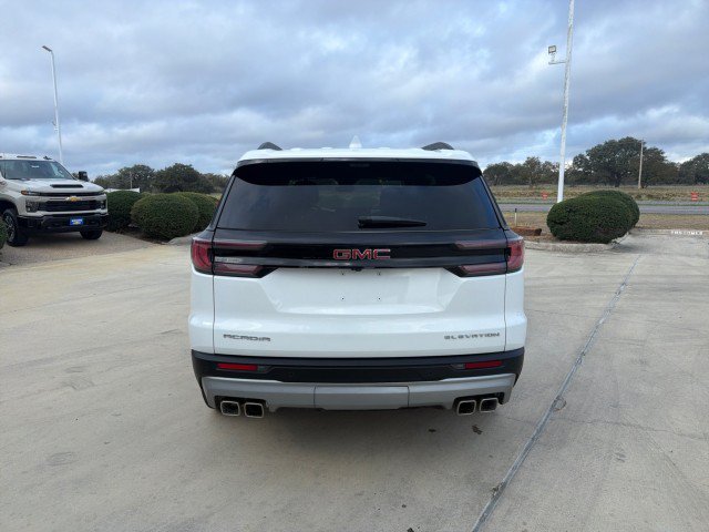 Used 2026 GMC Acadia Elevation w/ Elevation Premium Package FWD image 11