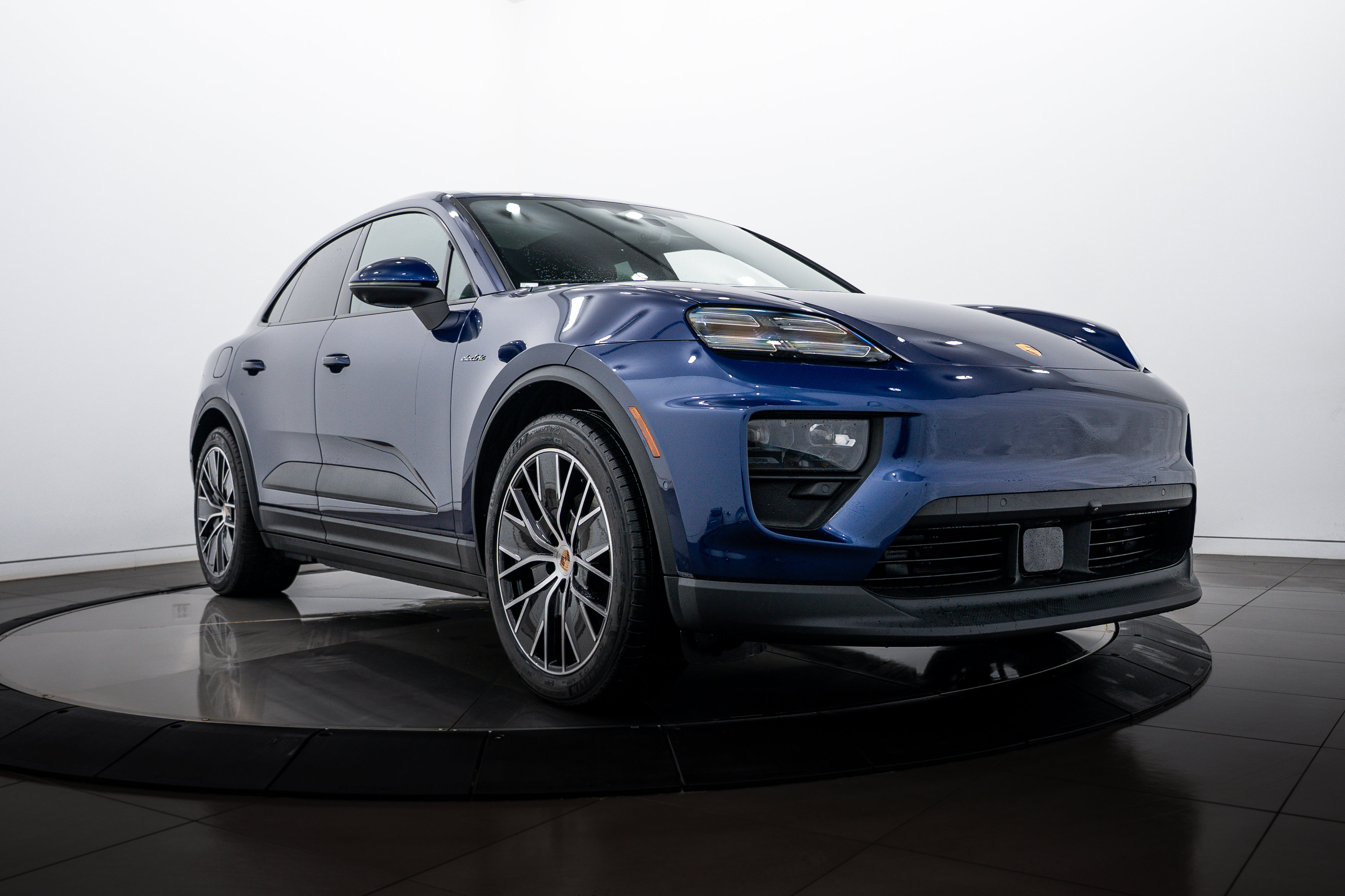 New 2026 Porsche Macan 4 Electric AWD/4WD image 9