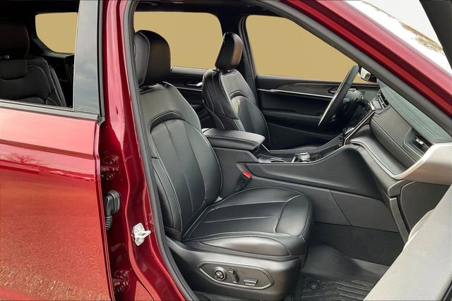 Used 2025 Jeep Grand Cherokee L Limited w/ Luxury Tech Group II image 21