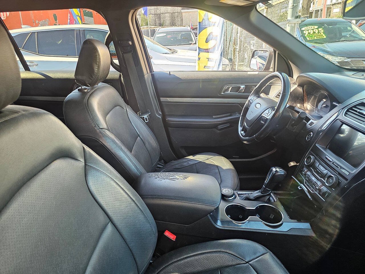 Used 2018 Ford Explorer XLT w/ Equipment Group 201A AWD/4WD image 6