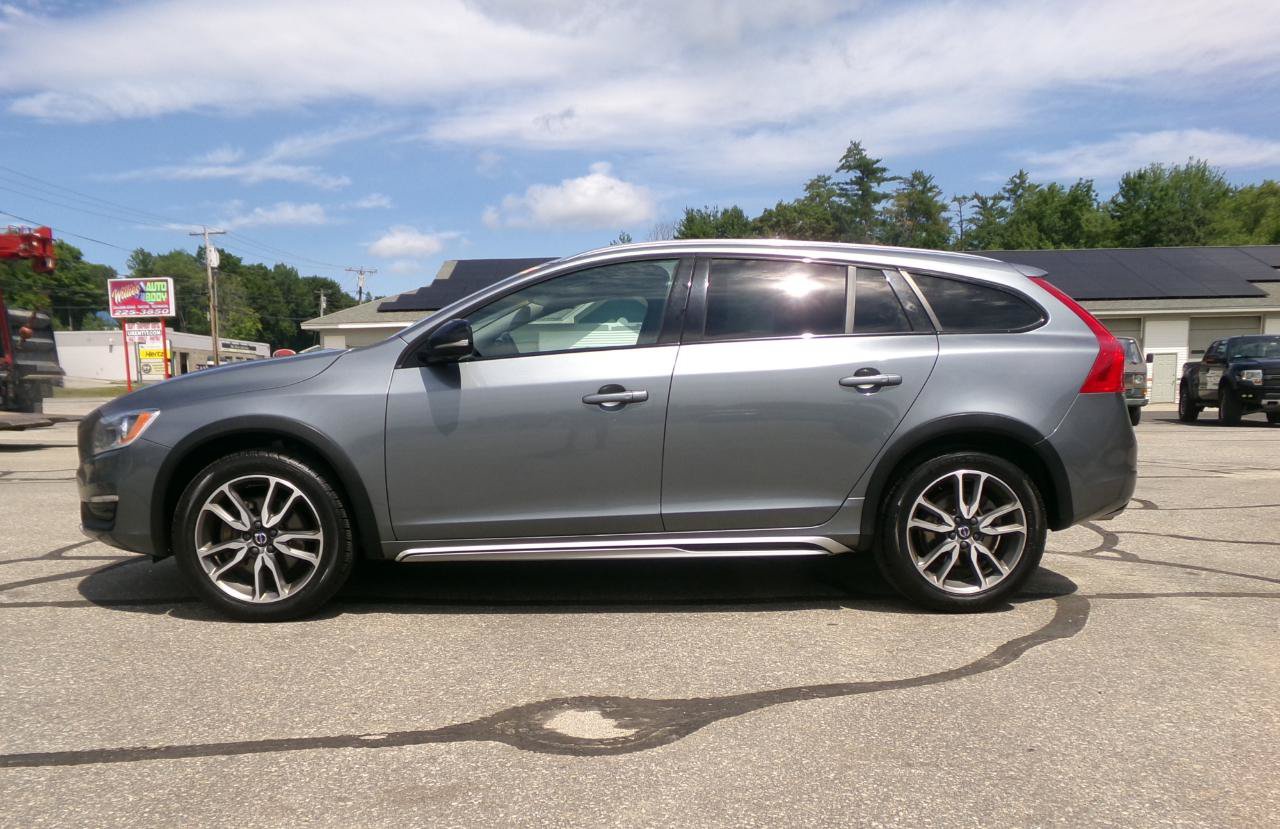 Used 2018 Volvo V60 T5 Cross Country AWD/4WD image 28